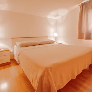  Apartment Lea